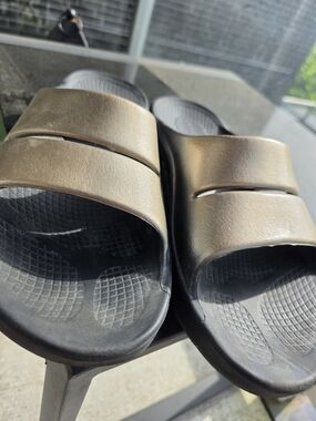 OOFOS Women's LUXE SLIDE